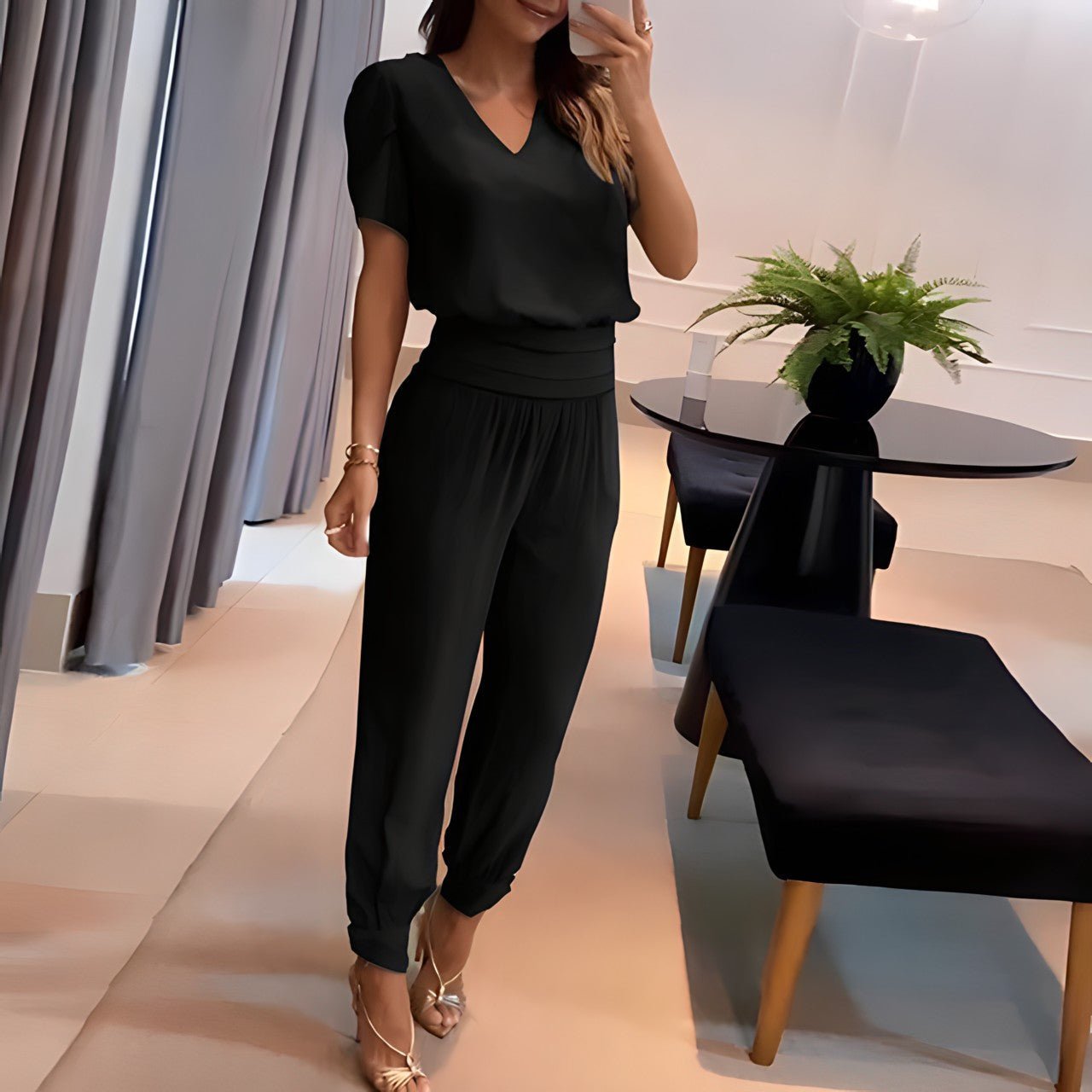 Short V-cut printed suit